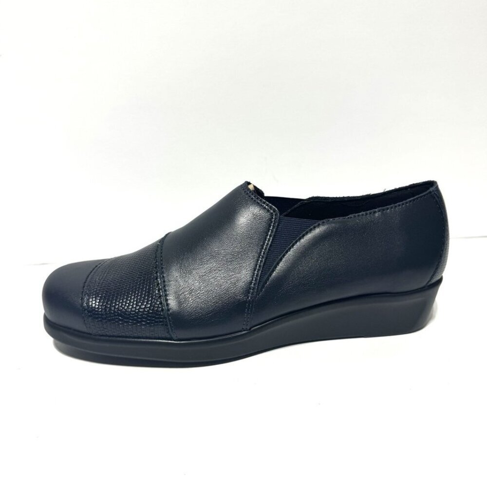 SAS Womens Nora Slip On Loafer Navy Size 7.5 Narrow